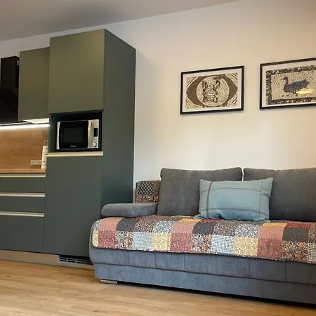 Apartma 63a *